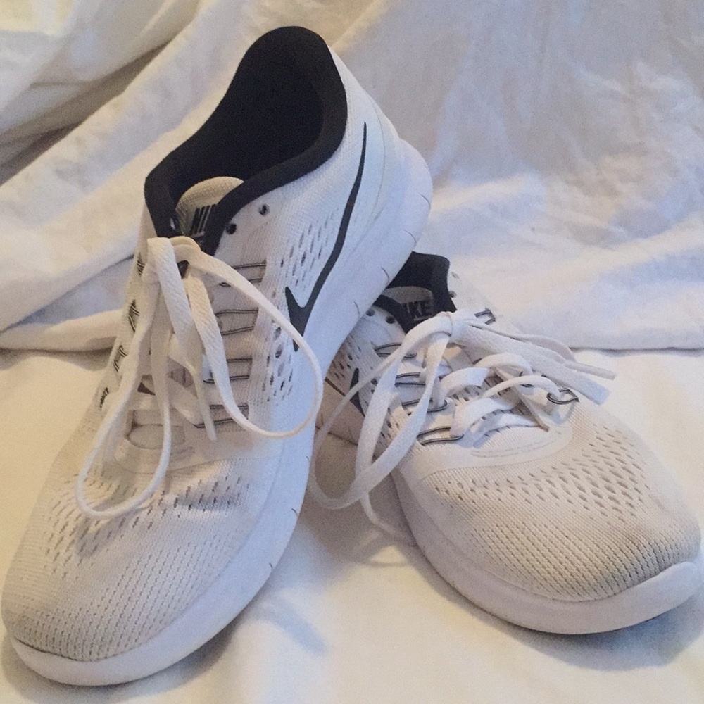 NIKE Free RN white size 6